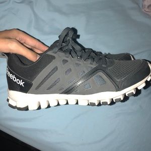 Reebok training tennis shoes sz 8.5